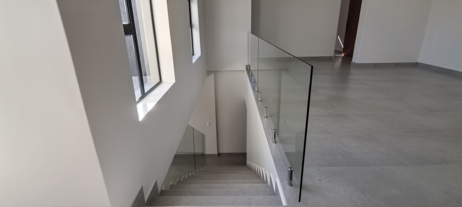 5 Bedroom Property for Sale in Outeniquasbosch Western Cape